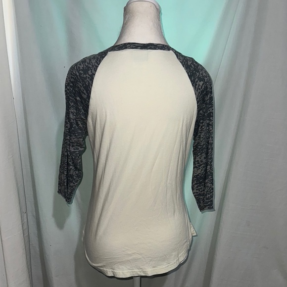 Tennessee Volunteers Women's Cream and Black Raglan Top size medium - Picture 2 of 3